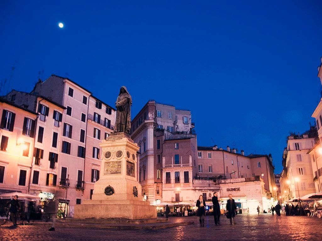 Tour nocturno por Roma con la Plaza de España y la Fontana de Trevi
