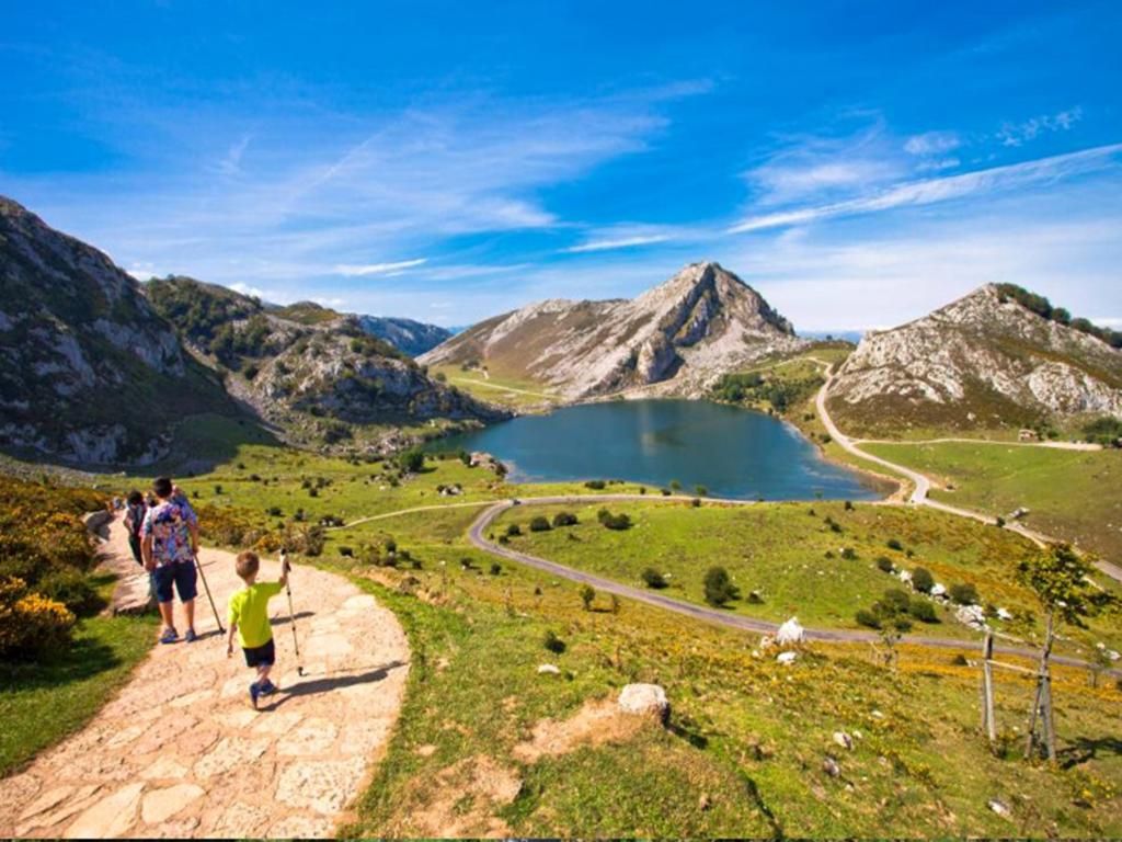 Lagos de Covadonga, Santuario y Cangas de Onís - Tour en grupos reducidos