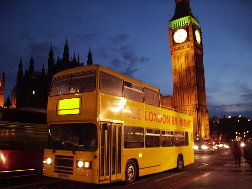 Excursão panorâmica de ônibus noturno por Londres