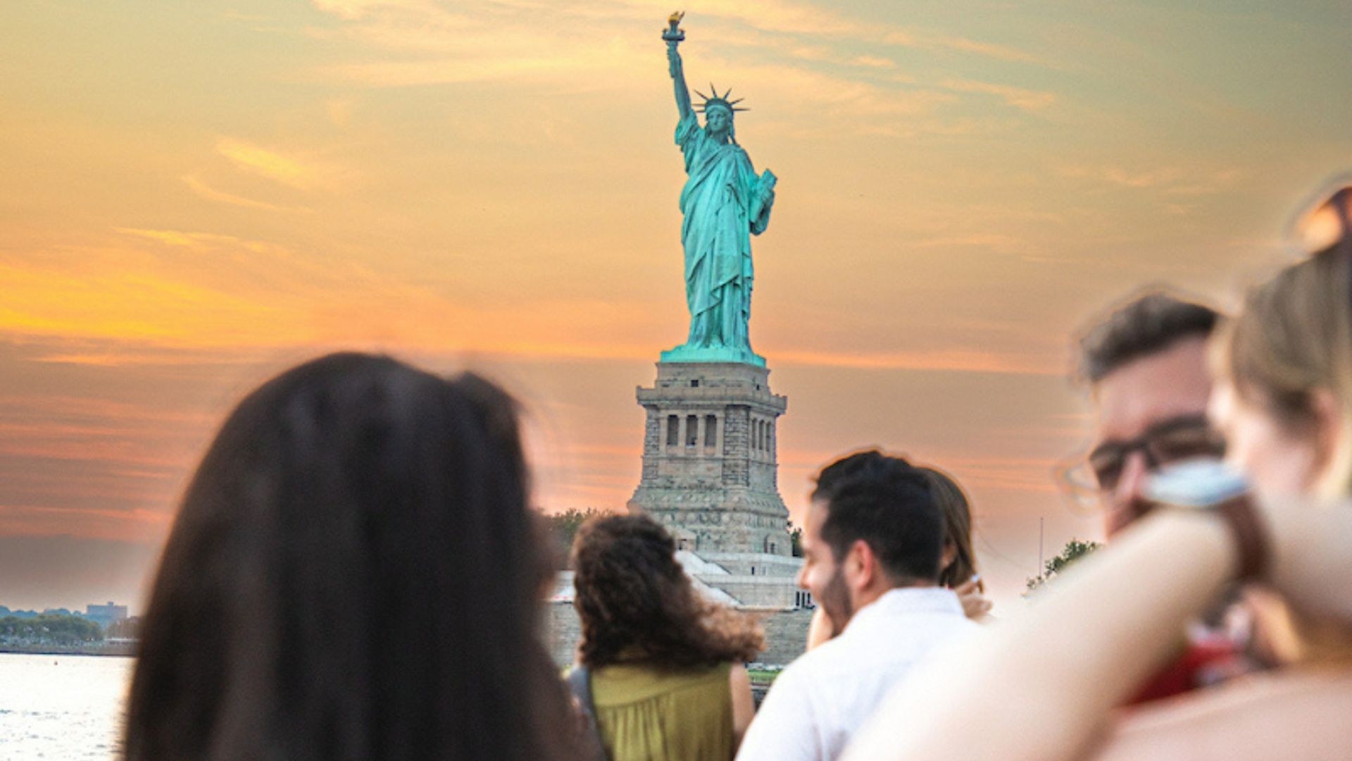 Crucero al atardecer por la Estatua de la Libertad